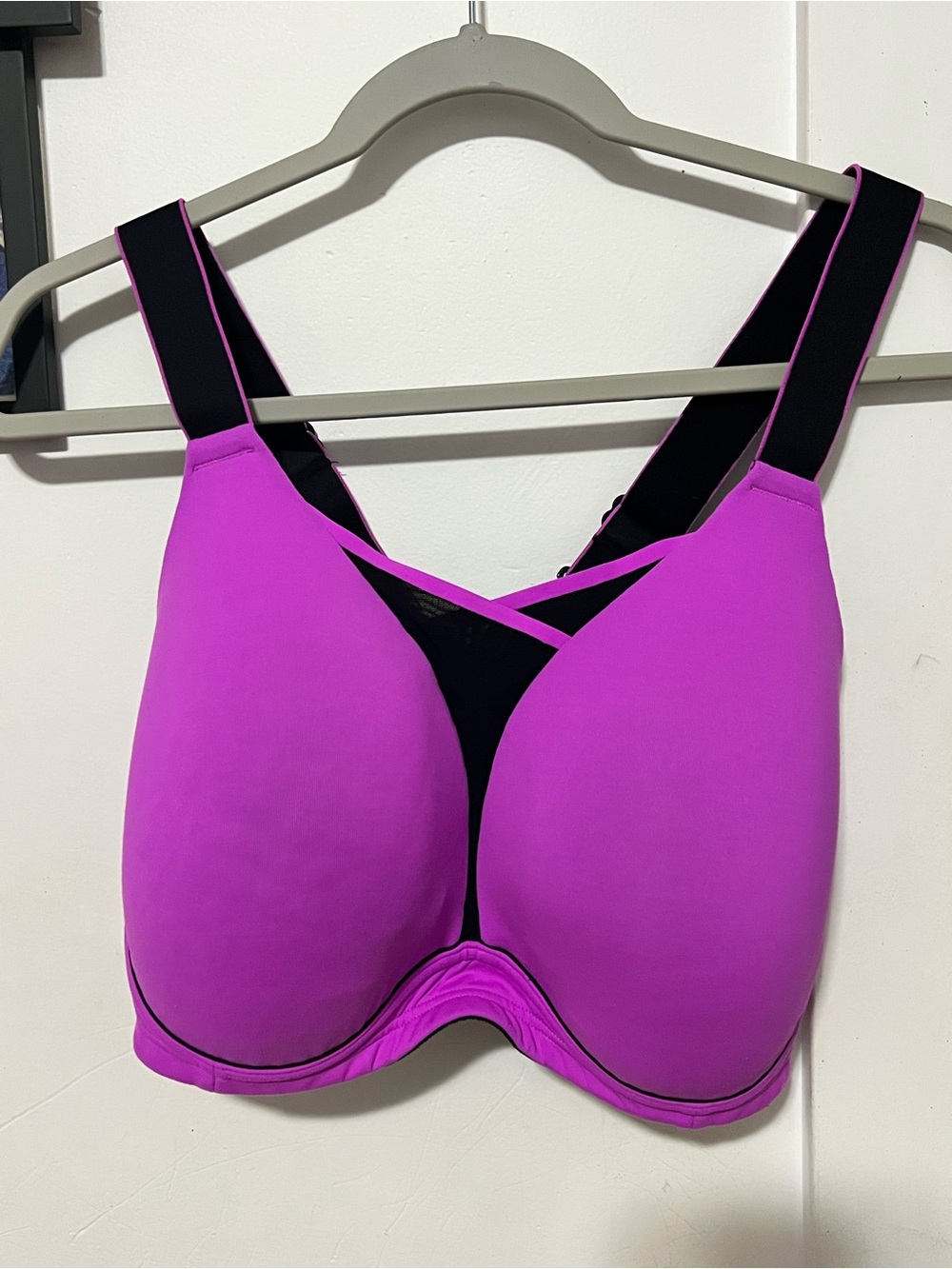 Livi Active Hot Pink and Black Wireless Sports Bra